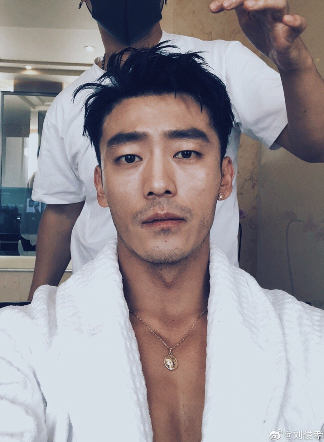 运动星能量的刘俊孝，凭腹肌+演技实力圈粉。 - Iconicmen