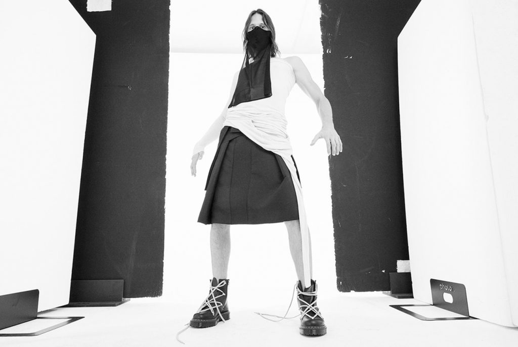 与野蛮摇滚风格的代表Rick Owens x Dr.Martens 1460 BEX 联名打造