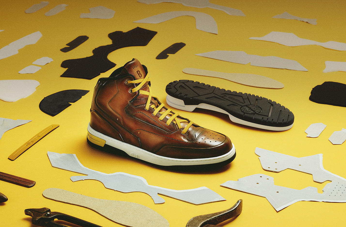 Berluti 推出全新Playoff 运动鞋，采用皮革折迭接缝制鞋工艺，在设计 
