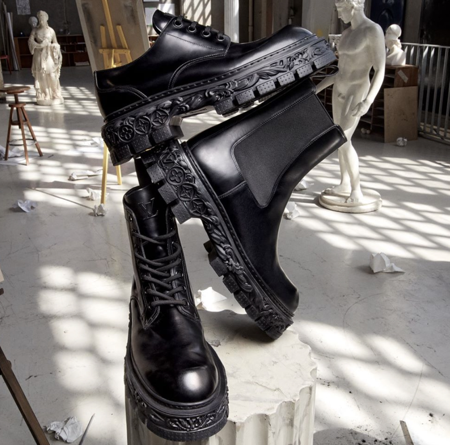 Louis Vuitton 推出全新LV Baroque 男士鞋履，以凝练利落的笔触另绎