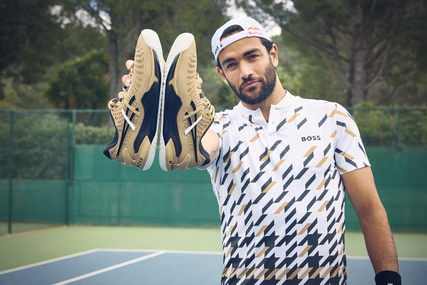 BOSS×ASICS GEL-SOLUTION9 ベレッティーニ着用-