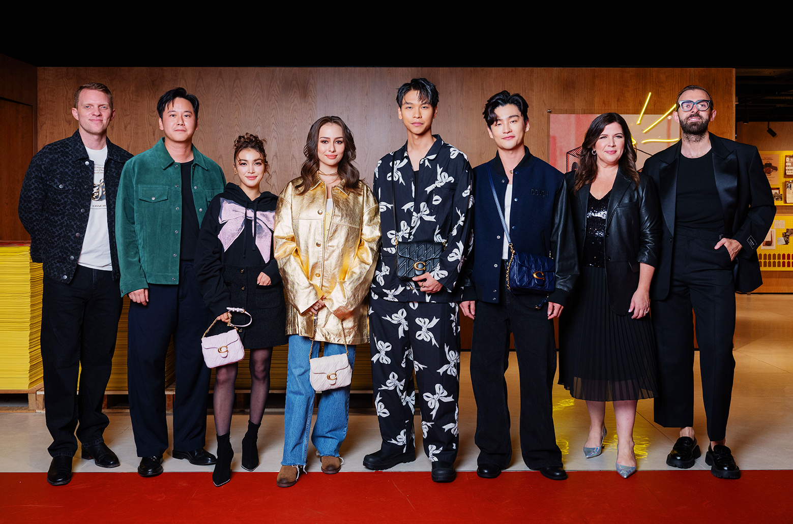 Coach 特别邀来泰国男神 Nanon 和 BUS 组合成员为 Coach Play APW 派对站台 ，并带来一场时尚盛宴 ...