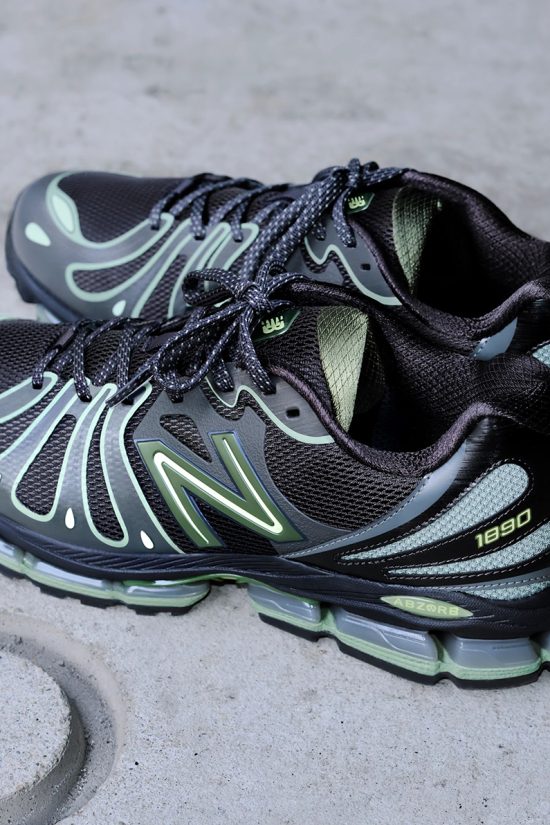 1890-First-Colourway-_Off-Figure-1