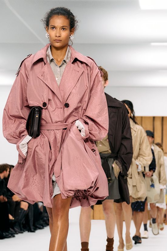 Burberry-Summer-2027-Show---Finale-4