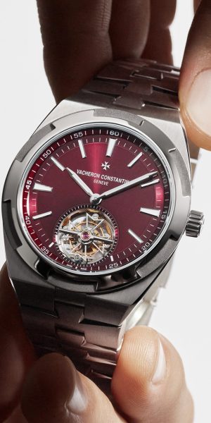 Overseas_tourbillon_6000V-210T-H179_LifeStyle_1_4x5