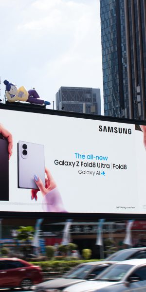 Samsung-CuBig-balloon-girl-5